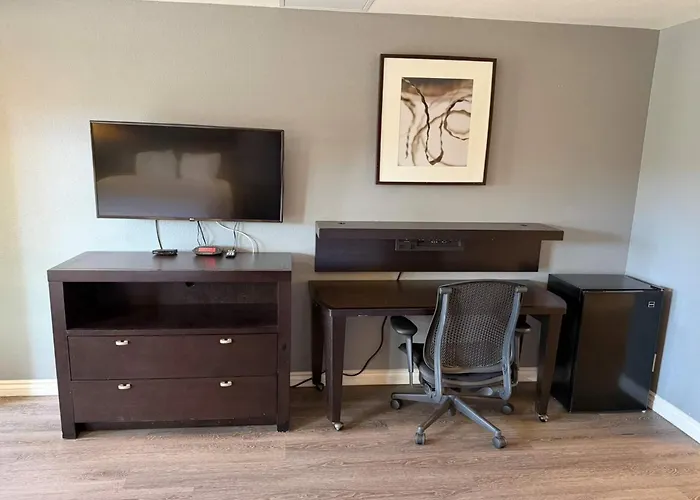 Travelodge By Wyndham Hemet Ca